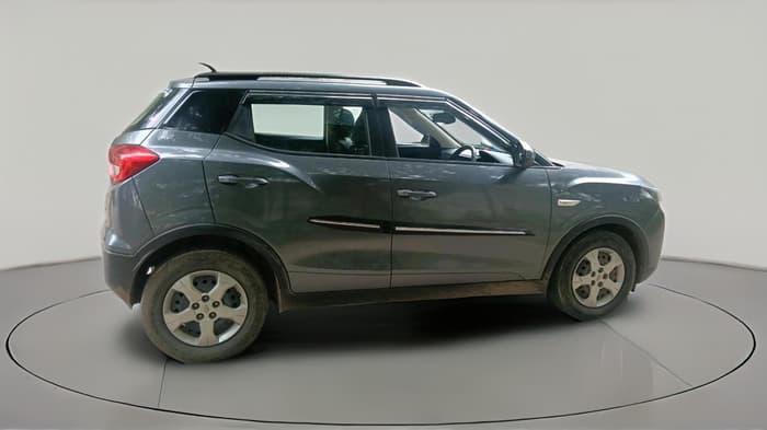 2021 Mahindra XUV300 W6 1.2 PETROL, Petrol, Manual, 1,07,499 km, exterior