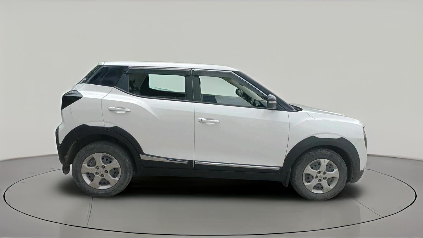 2024 Mahindra XUV 3XO MX3 Pro 1.2 L TCMPFi, Petrol, Manual, 38,447 km, exterior