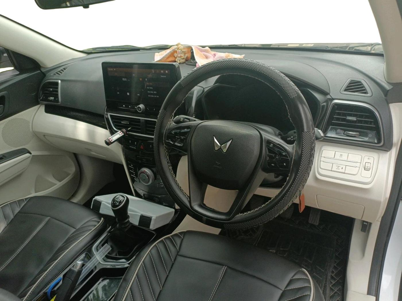 2024 Mahindra XUV 3XO MX3 Pro 1.2 L TCMPFi, Petrol, Manual, 38,447 km, interior
