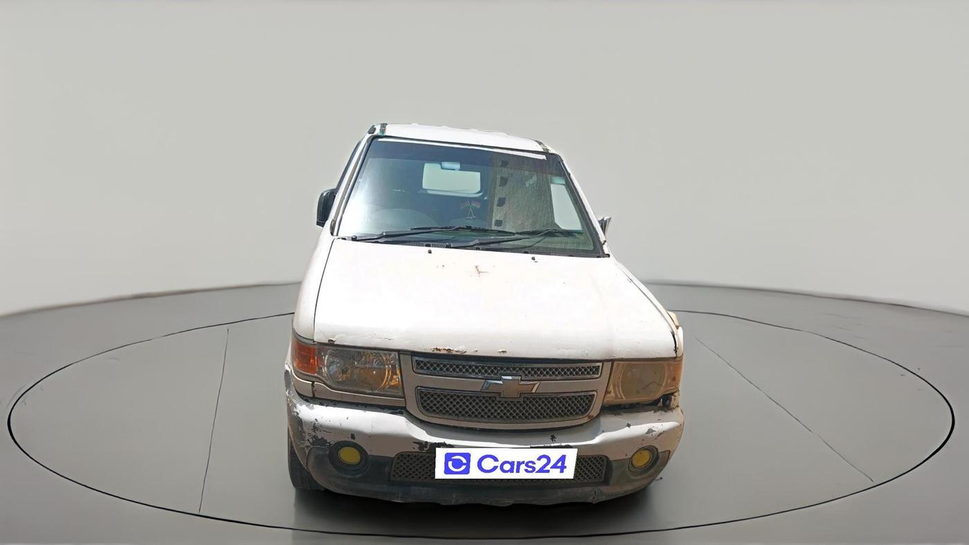 2012 Chevrolet Tavera NEO 3 7 STR BS III, Diesel, Manual, 3,30,863 km, exterior