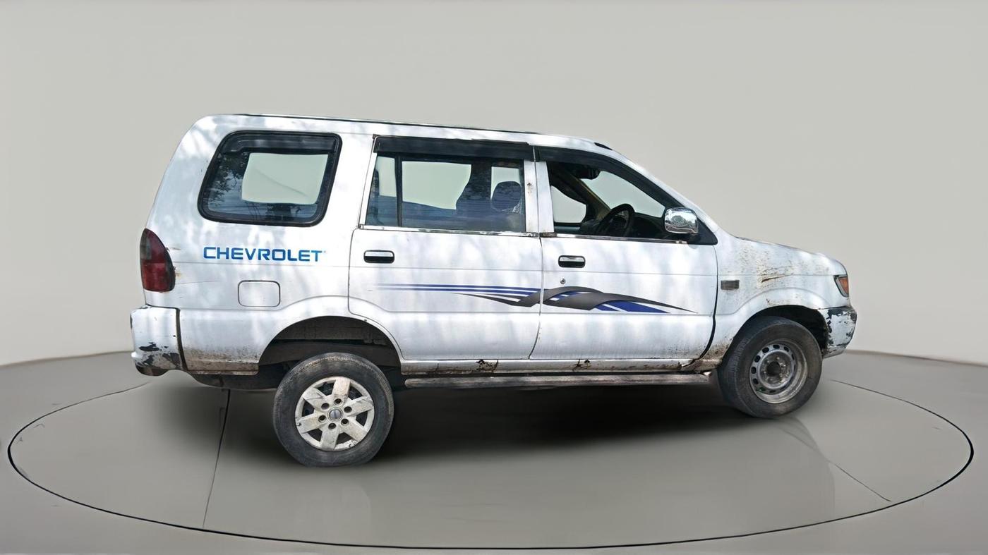 2012 Chevrolet Tavera NEO 3 7 STR BS III, Diesel, Manual, 3,30,863 km, exterior