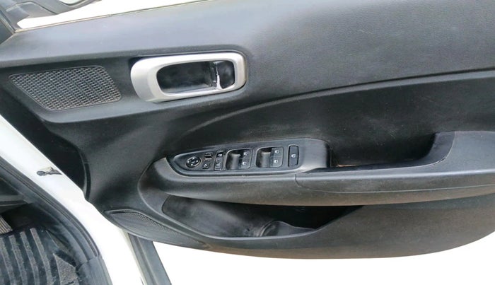 2020 Hyundai VENUE SX 1.5 CRDI, Diesel, Manual, 63,115 km, interior