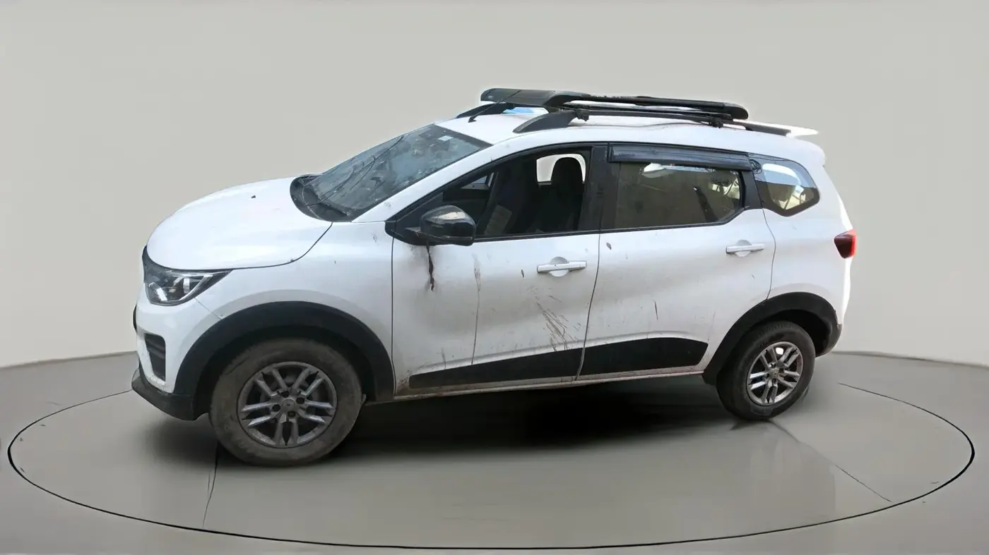 2022 Renault TRIBER RXT, Petrol, Manual, 52,765 km, exterior