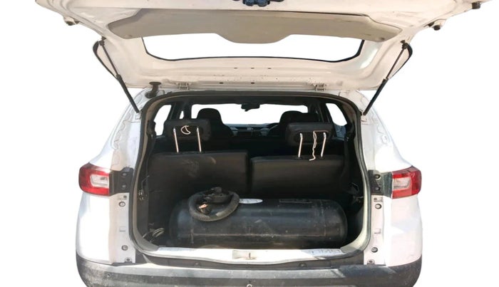 2022 Renault TRIBER RXT, Petrol, Manual, 52,764 km, exterior