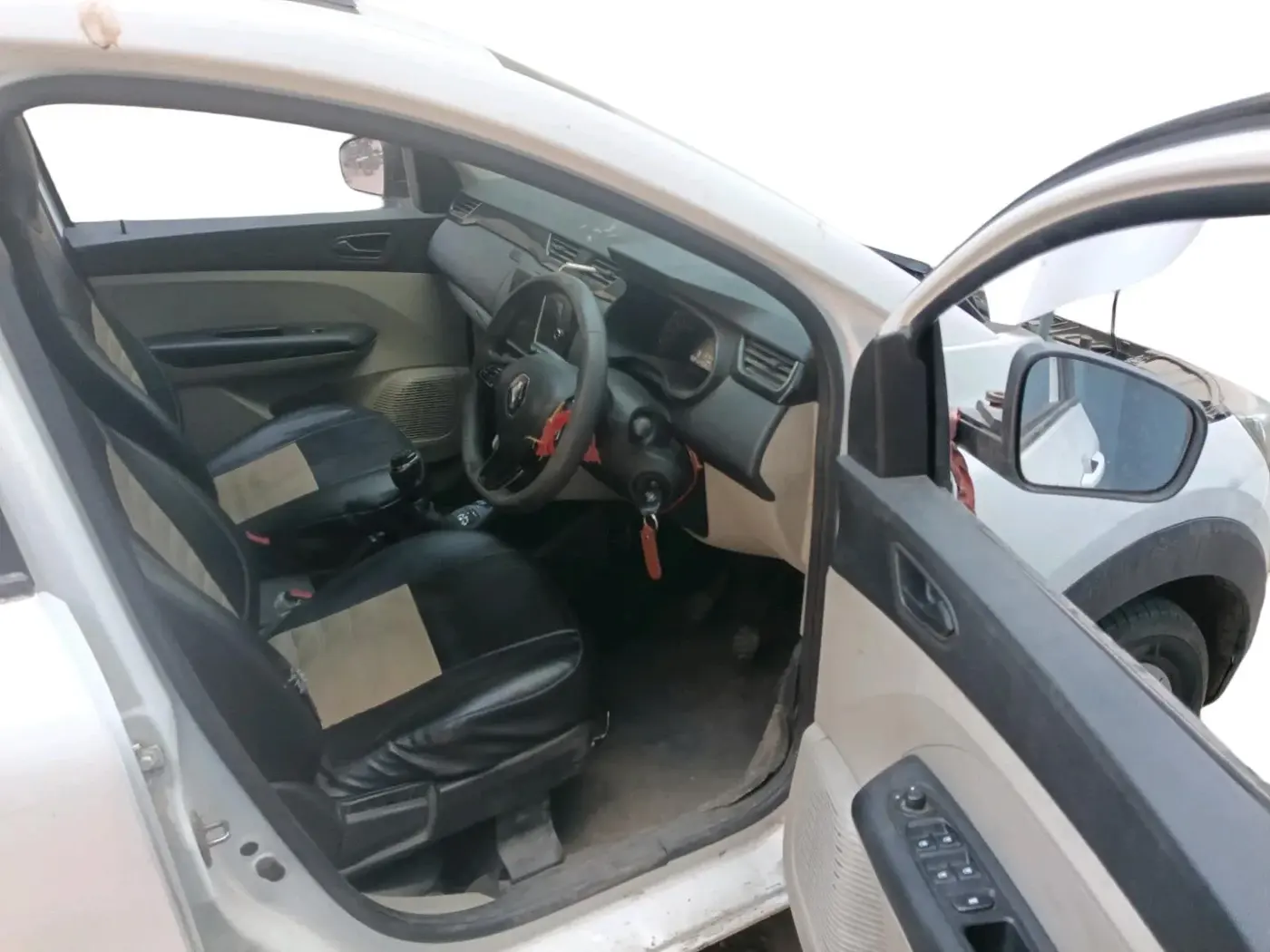 2022 Renault TRIBER RXT, Petrol, Manual, 52,765 km, interior