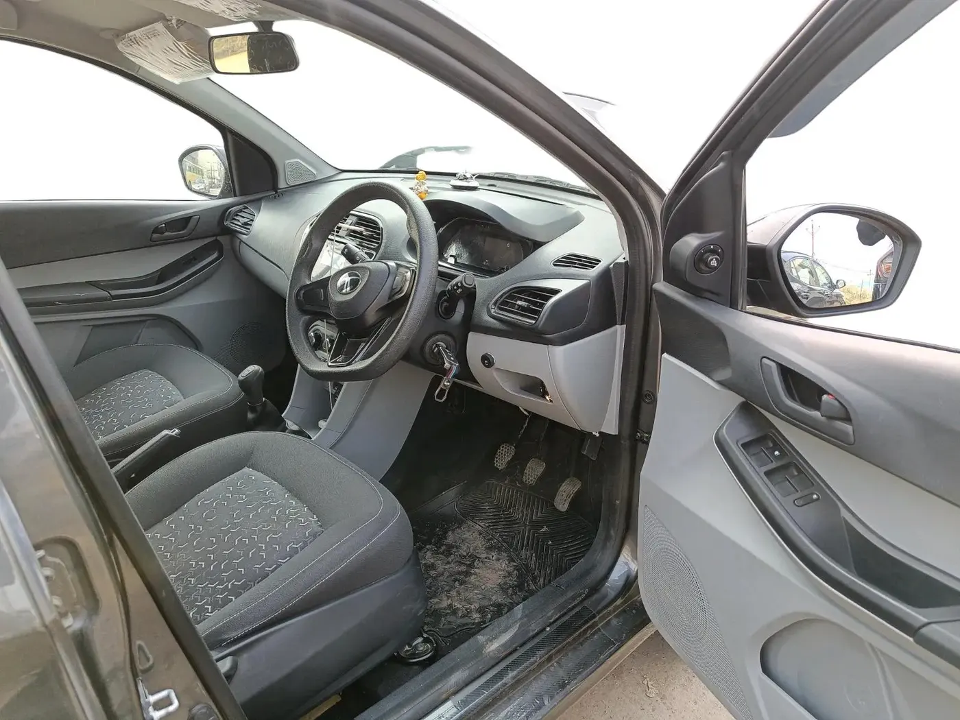 2024 Tata Tiago XM PETROL, CNG, Manual, 12,000 km, interior