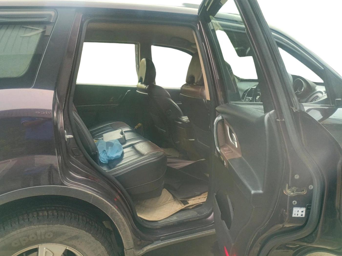 2012 Mahindra XUV500 W4, Diesel, Manual, 1,58,457 km, interior