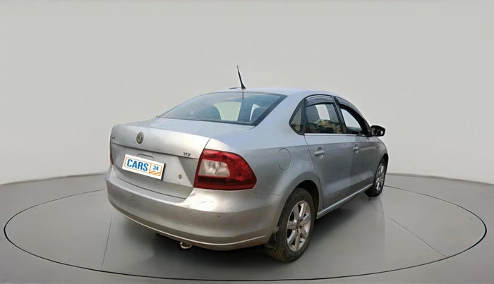 2013 Skoda Rapid AMBITION 1.6 TDI CR MT PLUS, Diesel, Manual, 77,357 km, exterior