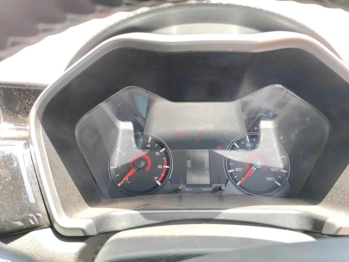 2017 Mahindra Kuv100 K8 6 STR, Petrol, Manual, 99,426 km, interior