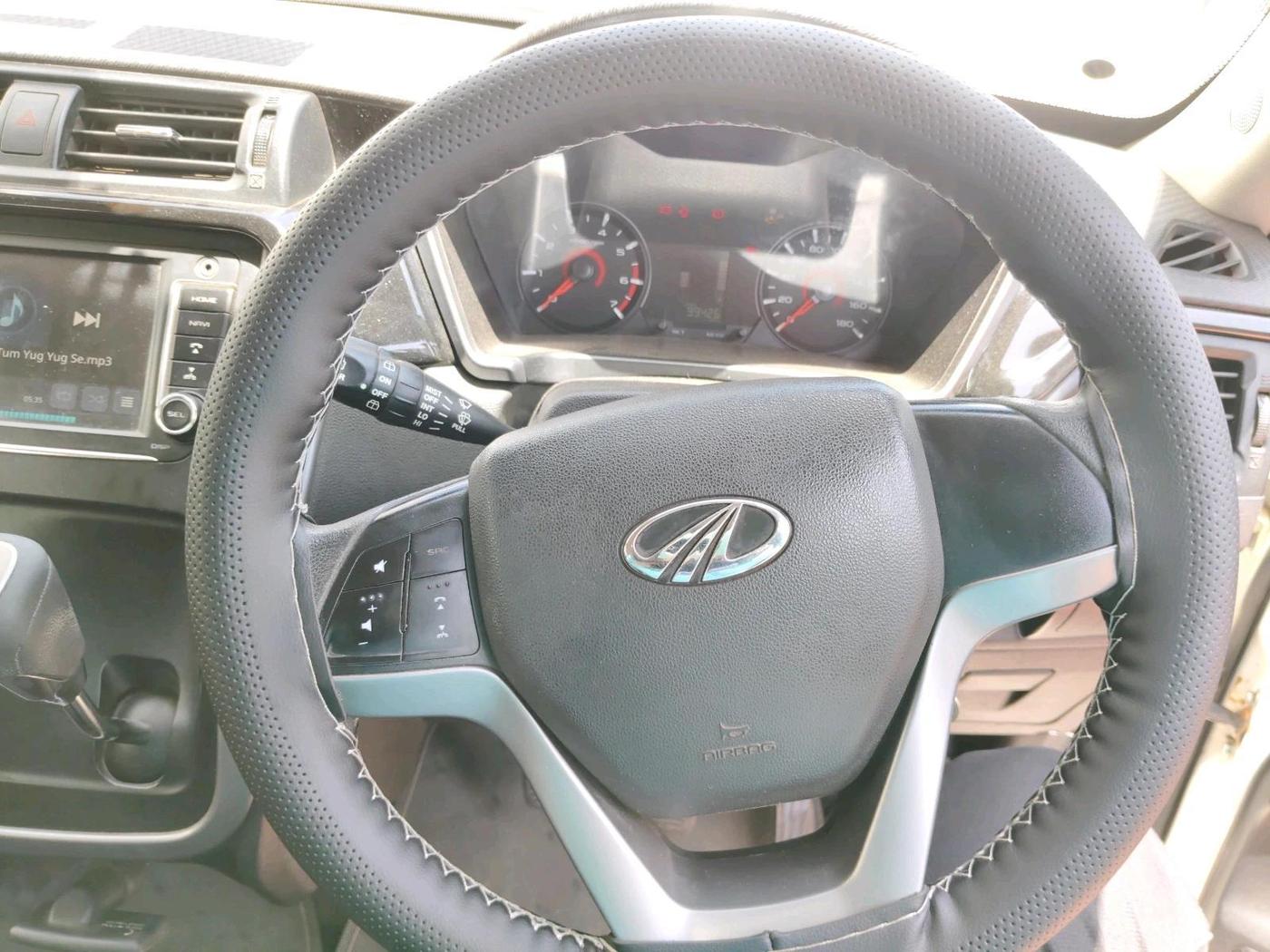 2017 Mahindra Kuv100 K8 6 STR, Petrol, Manual, 99,426 km, interior