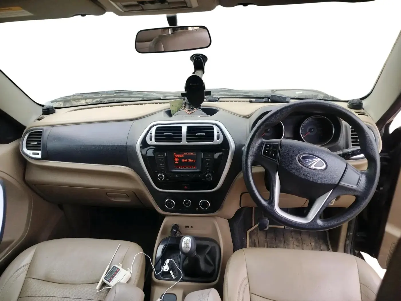 2015 Mahindra TUV300 T8, Diesel, Manual, 1,14,782 km, interior