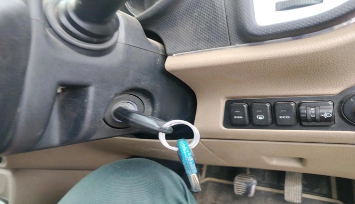 2015 Mahindra TUV300 T8, Diesel, Manual, 1,14,782 km, interior