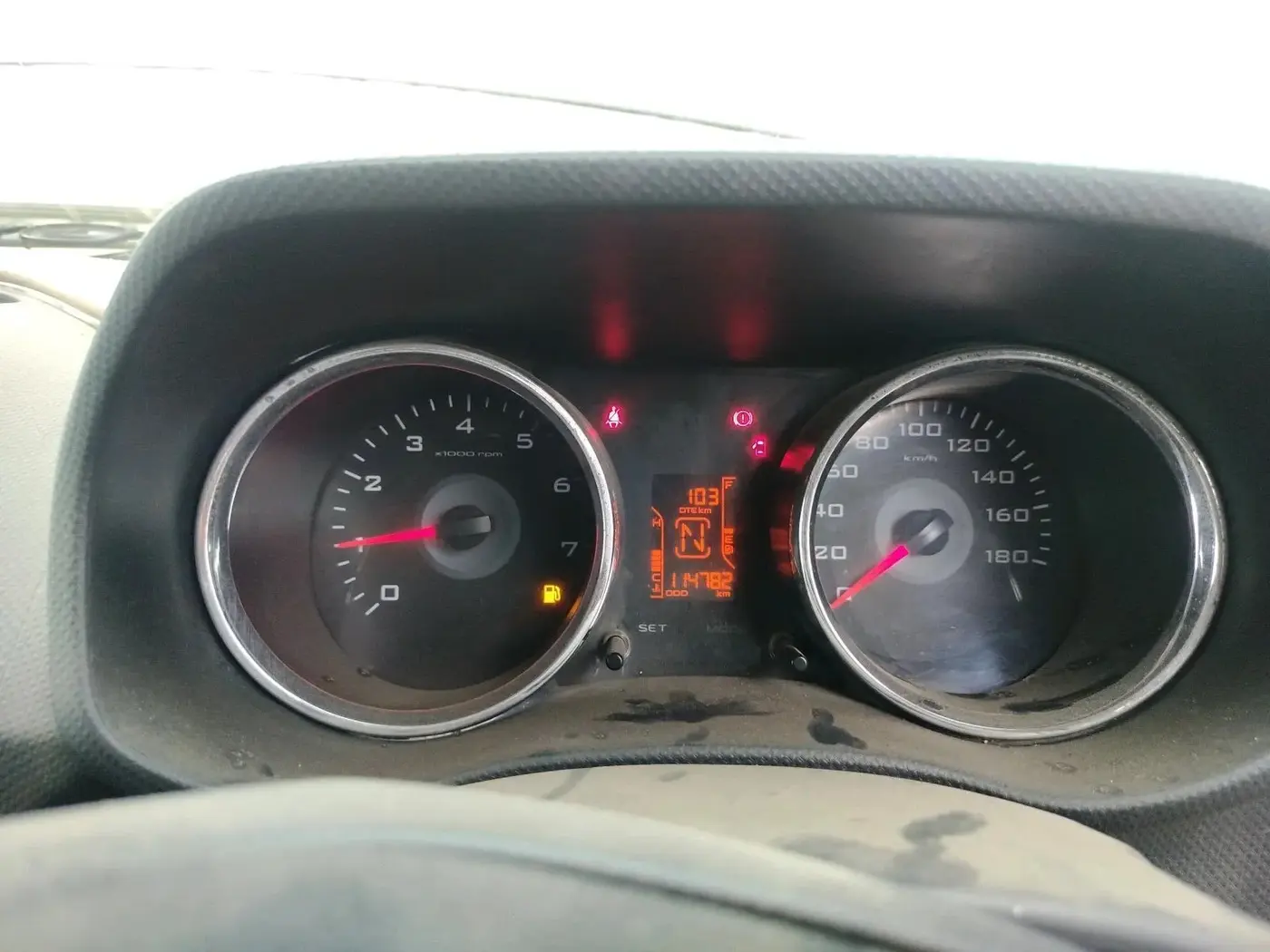 2015 Mahindra TUV300 T8, Diesel, Manual, 1,14,782 km, interior