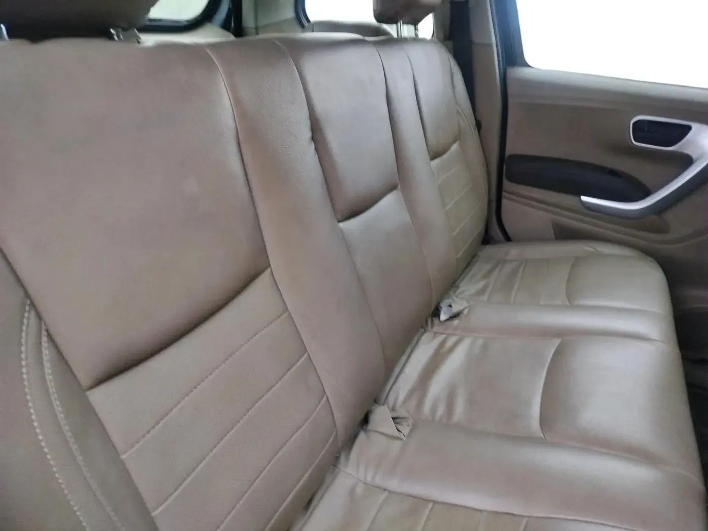2015 Mahindra TUV300 T8, Diesel, Manual, 1,14,782 km, interior