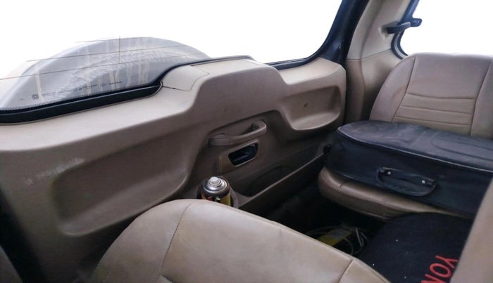 2015 Mahindra TUV300 T8, Diesel, Manual, 1,14,782 km, interior