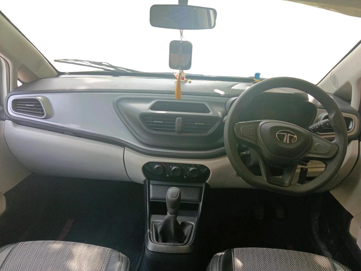 2025 Tata ALTROZ XE CNG, CNG, Manual, 6,886 km, interior