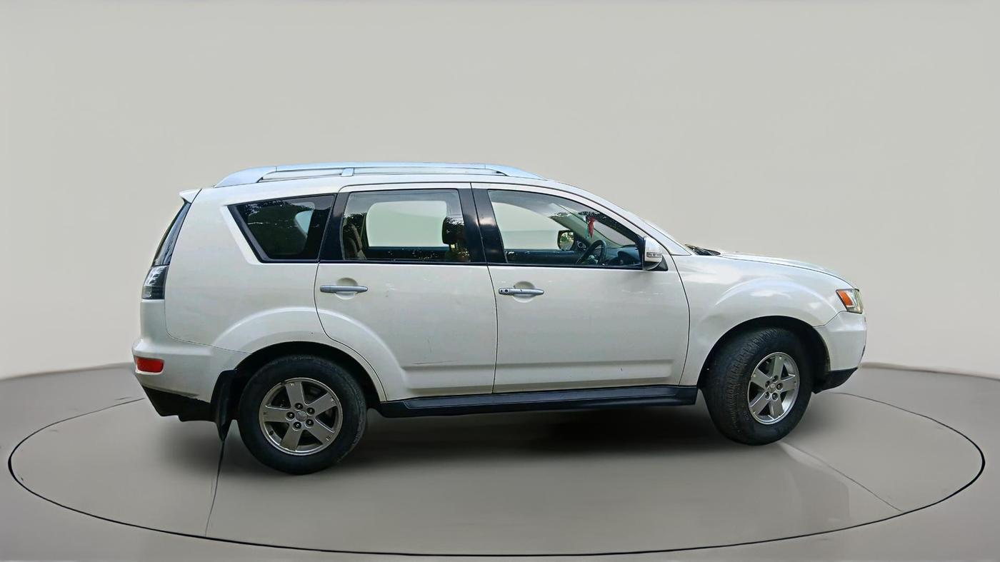 2011 Mitsubishi Outlander 2.4 MIVEC, Petrol, Automatic, 1,07,066 km, exterior