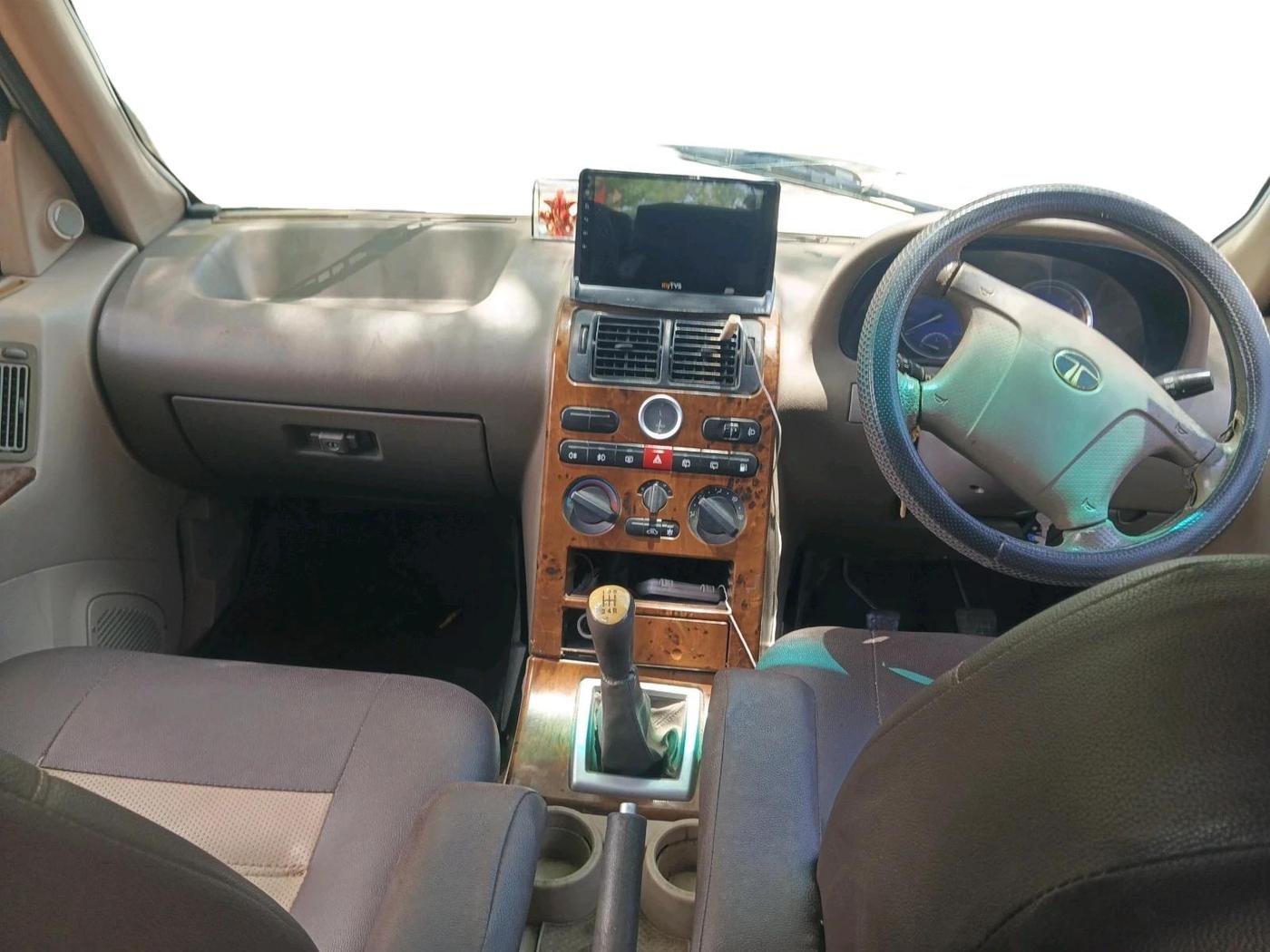 2011 Tata Safari 4X2 EX DICOR 2.2 VTT, Diesel, Manual, 69,934 km, interior