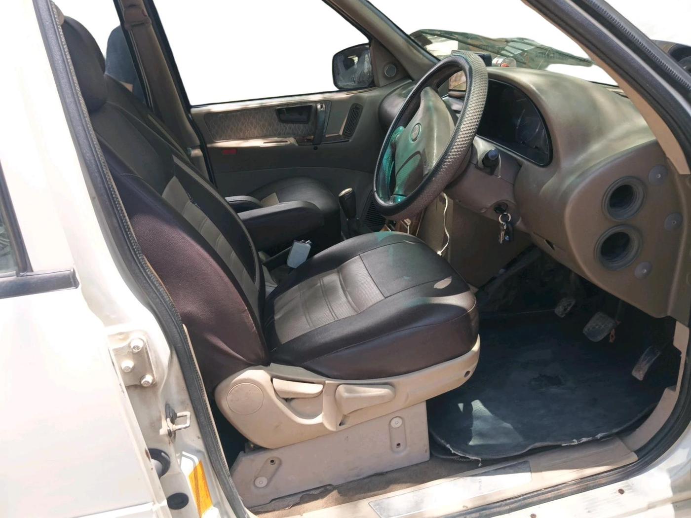 2011 Tata Safari 4X2 EX DICOR 2.2 VTT, Diesel, Manual, 69,934 km, interior