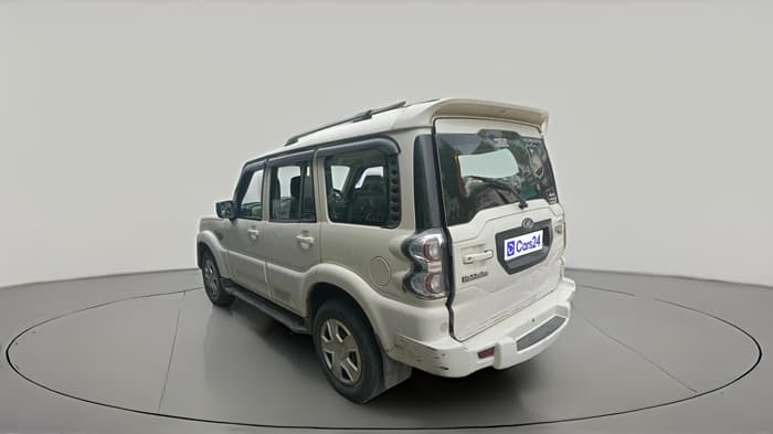 2015 Mahindra Scorpio S6 PLUS, Diesel, Manual, 1,96,215 km, exterior