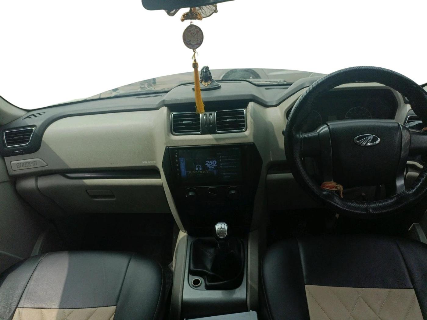 2015 Mahindra Scorpio S6 PLUS, Diesel, Manual, 1,96,215 km, interior