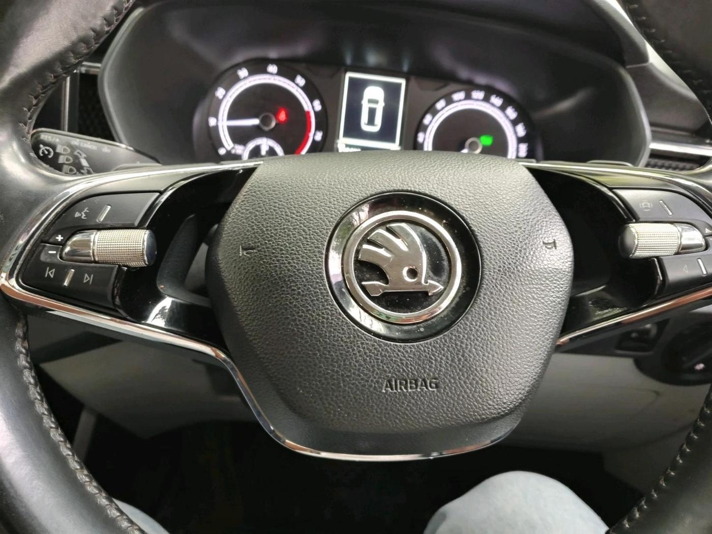 2022 Skoda KUSHAQ STYLE 1.5L TSI DSG (6 AIRBAGS), Petrol, Automatic, 1,28,102 km, interior