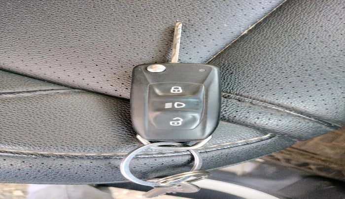 2018 Tata Hexa XTA 4X2 7 STR, Diesel, Automatic, 1,07,299 km, interior