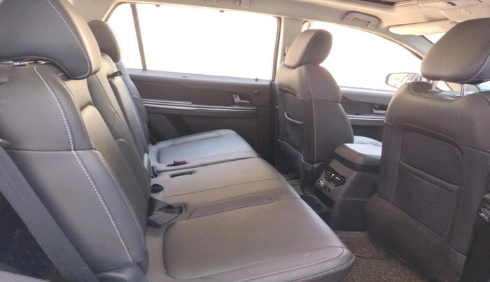 2018 Tata Hexa XTA 4X2 7 STR, Diesel, Automatic, 1,07,299 km, interior