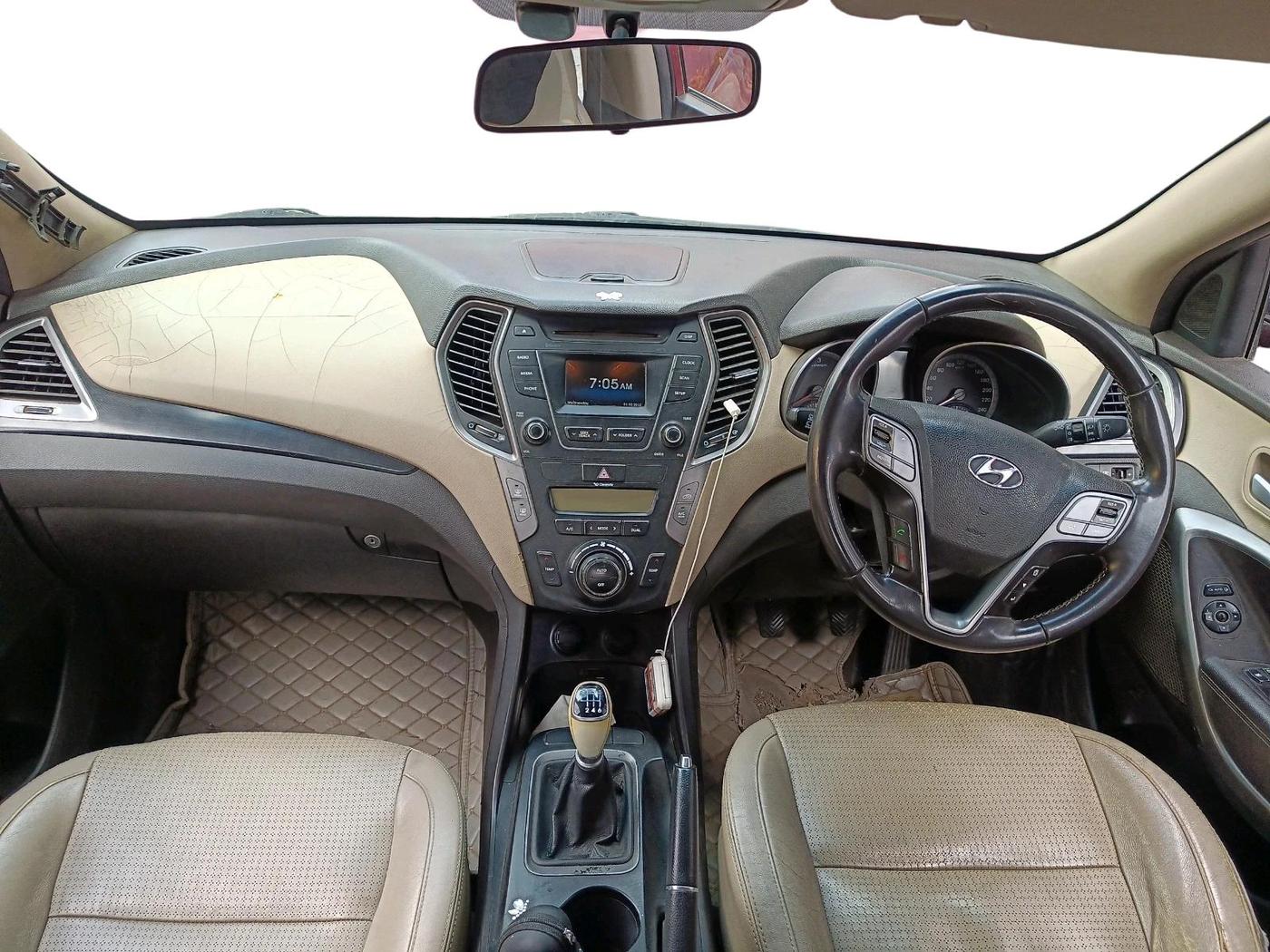 2015 Hyundai Santa Fe 2 WD, Diesel, Manual, 1,84,391 km, interior