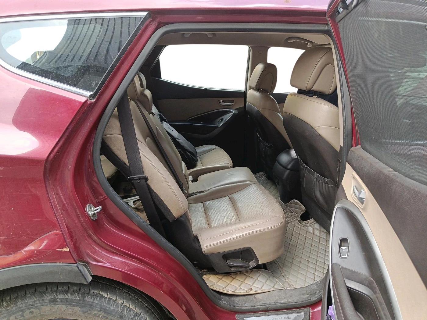 2015 Hyundai Santa Fe 2 WD, Diesel, Manual, 1,84,391 km, interior