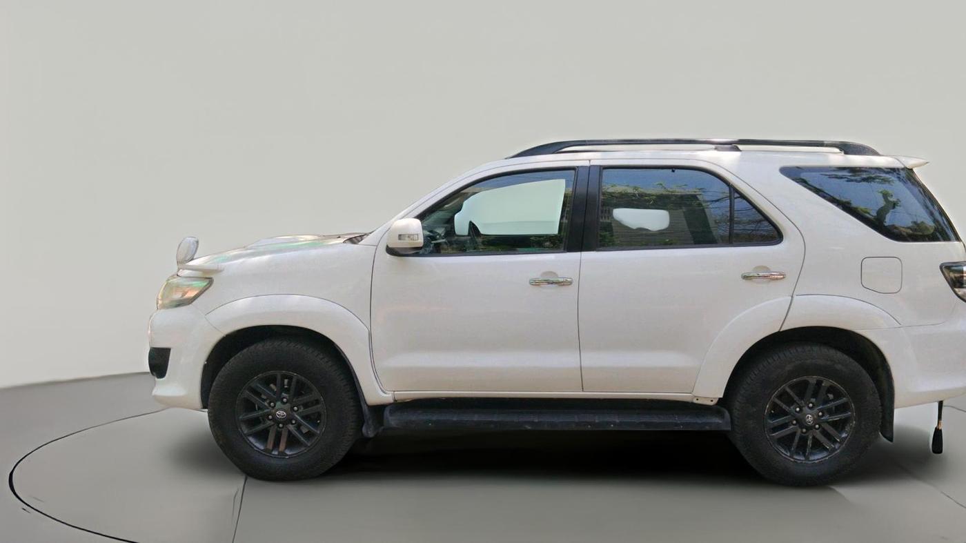 2015 Toyota Fortuner 3.0 4X4 MT, Diesel, Manual, 1,90,185 km, exterior