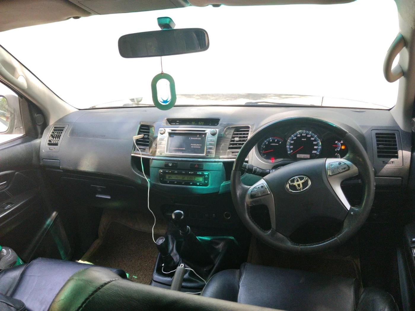 2015 Toyota Fortuner 3.0 4X4 MT, Diesel, Manual, 1,90,185 km, interior