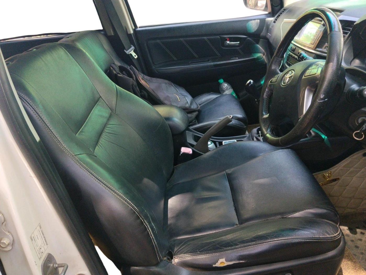 2015 Toyota Fortuner 3.0 4X4 MT, Diesel, Manual, 1,90,185 km, interior