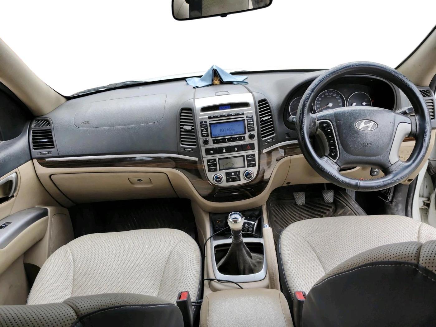 2012 Hyundai Santa Fe 2 WD, Diesel, Manual, 1,04,278 km, interior