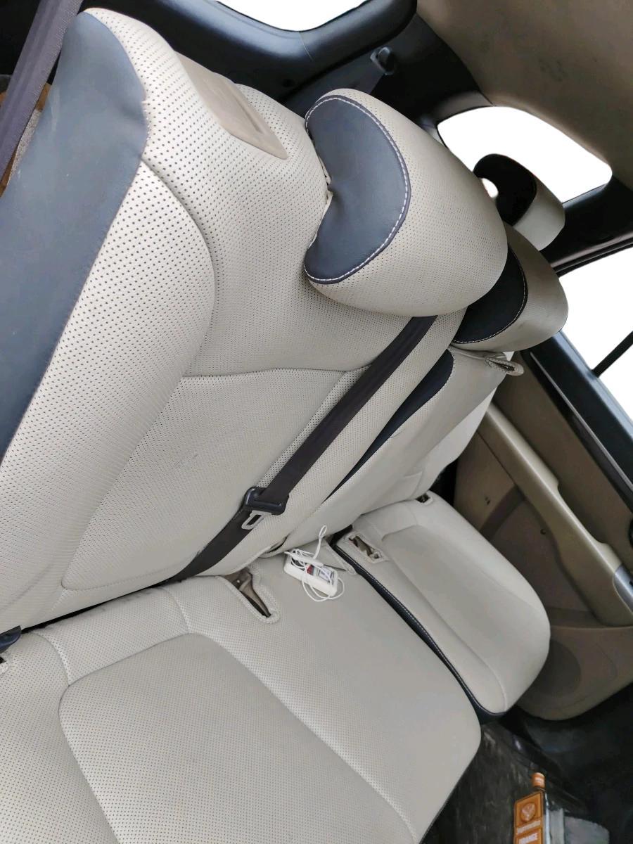 2012 Hyundai Santa Fe 2 WD, Diesel, Manual, 1,04,278 km, interior