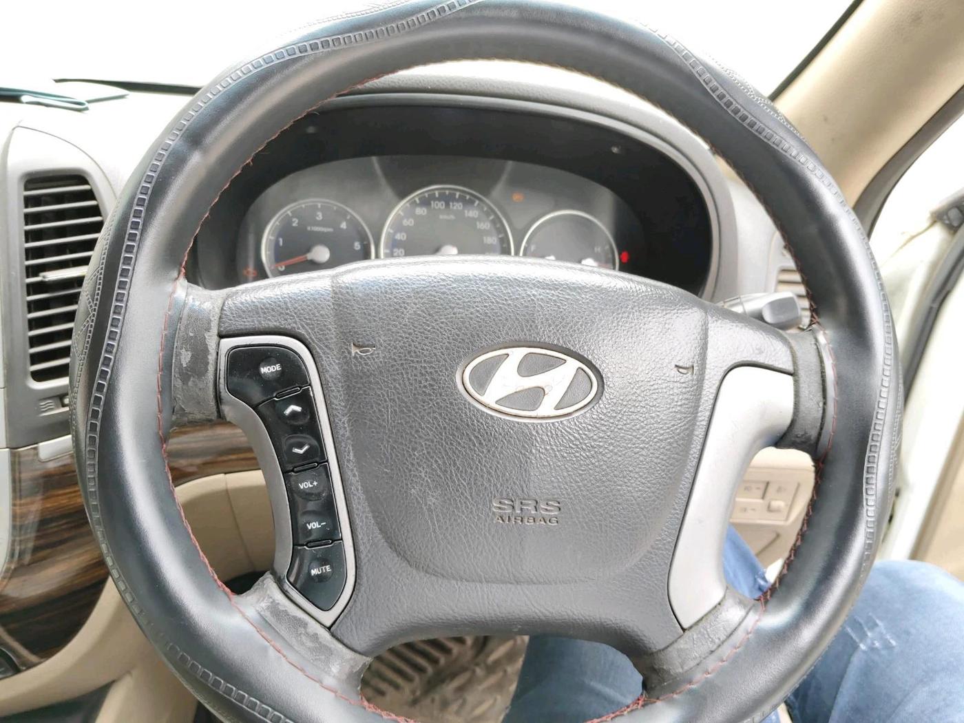 2012 Hyundai Santa Fe 2 WD, Diesel, Manual, 1,04,278 km, interior
