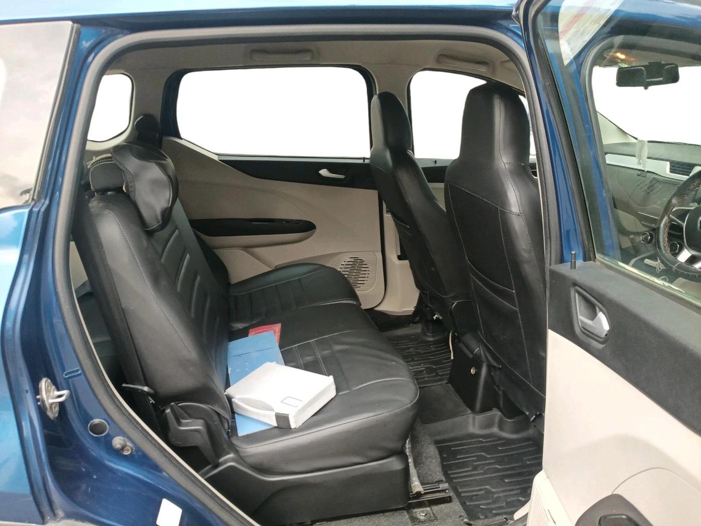 2020 Renault TRIBER RXZ AMT, Petrol, Automatic, 41,126 km, interior
