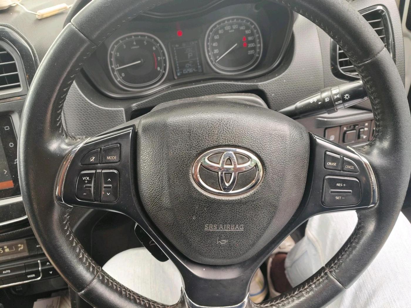2022 Toyota URBAN CRUISER PREMIUM GRADE AT, Petrol, Automatic, 1,02,964 km, interior