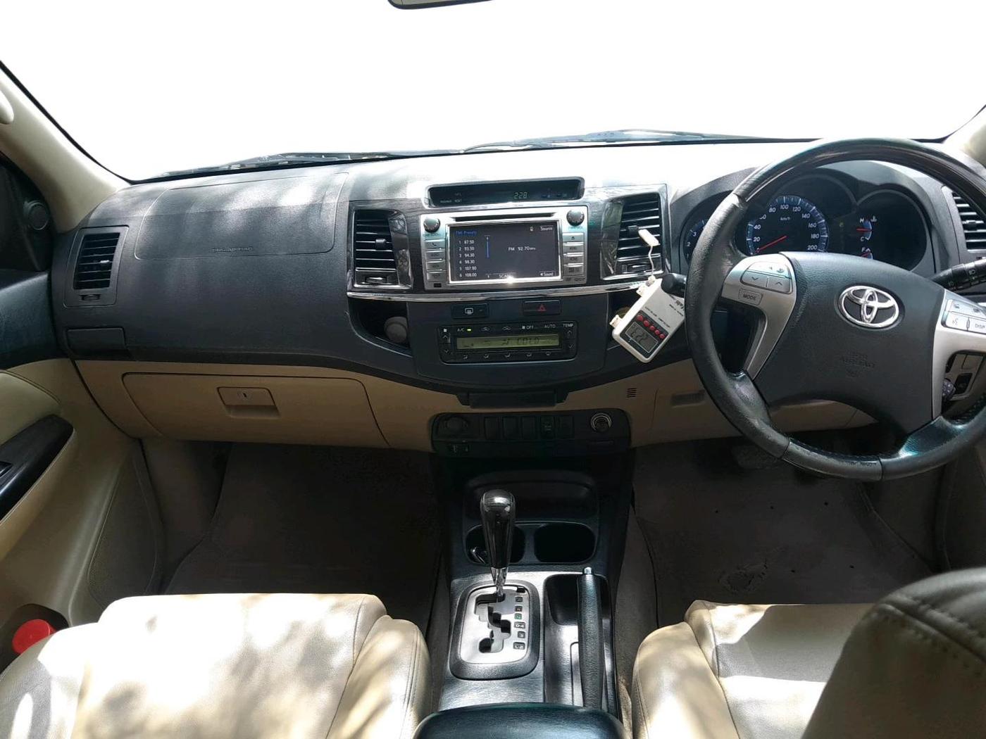 2015 Toyota Fortuner 3.0 4X2 AT, Diesel, Automatic, 1,12,789 km, interior