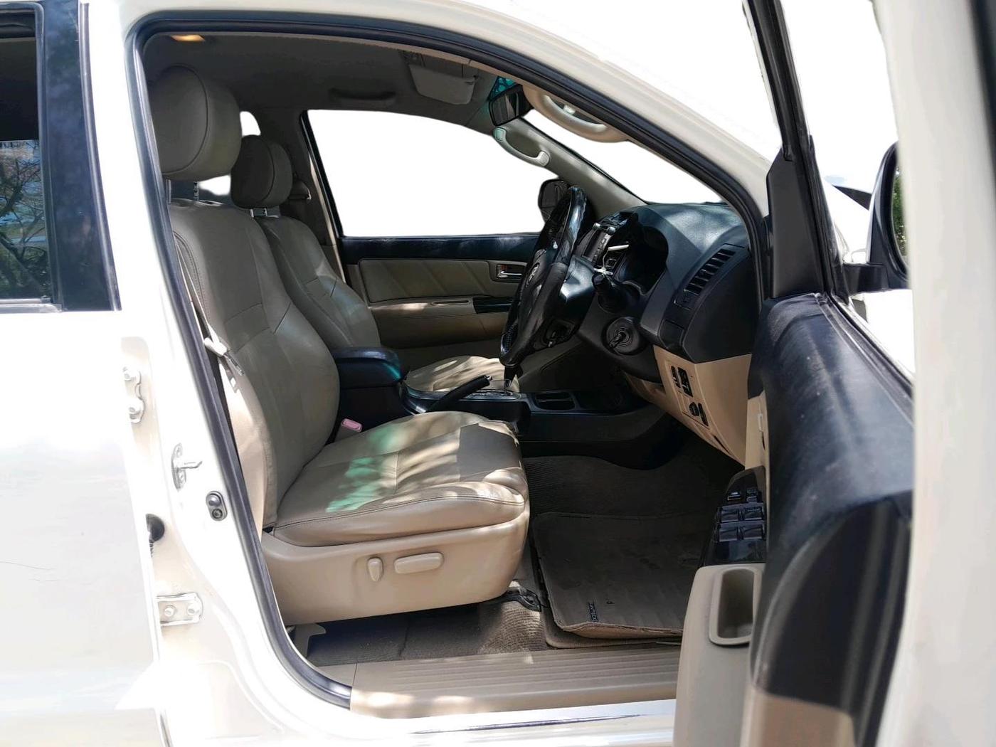 2015 Toyota Fortuner 3.0 4X2 AT, Diesel, Automatic, 1,12,789 km, interior