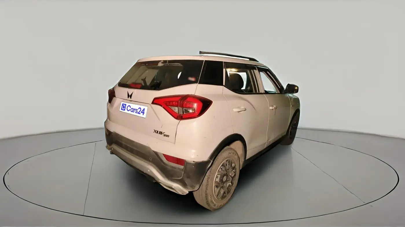 2024 Mahindra XUV300 W4 1.2 PETROL, Petrol, Manual, 9,251 km, exterior