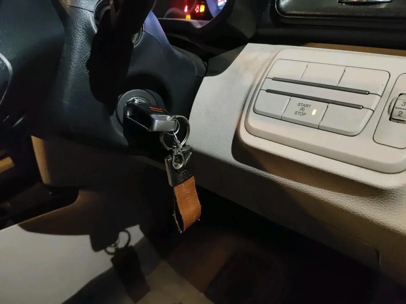 2024 Mahindra XUV300 W4 1.2 PETROL, Petrol, Manual, 9,251 km, interior