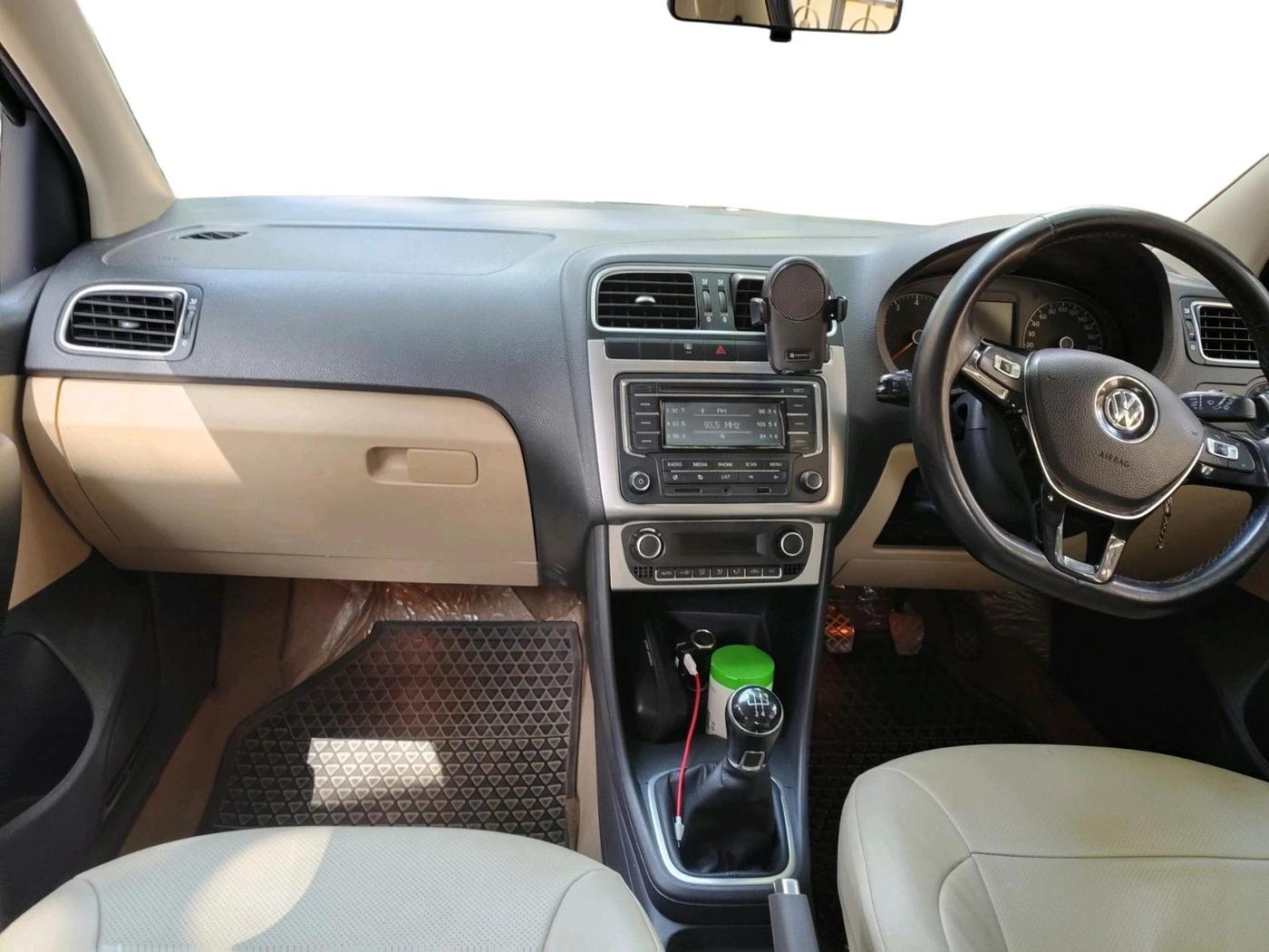 2015 Volkswagen Polo HIGHLINE1.2L, Petrol, Manual, 50,239 km, interior