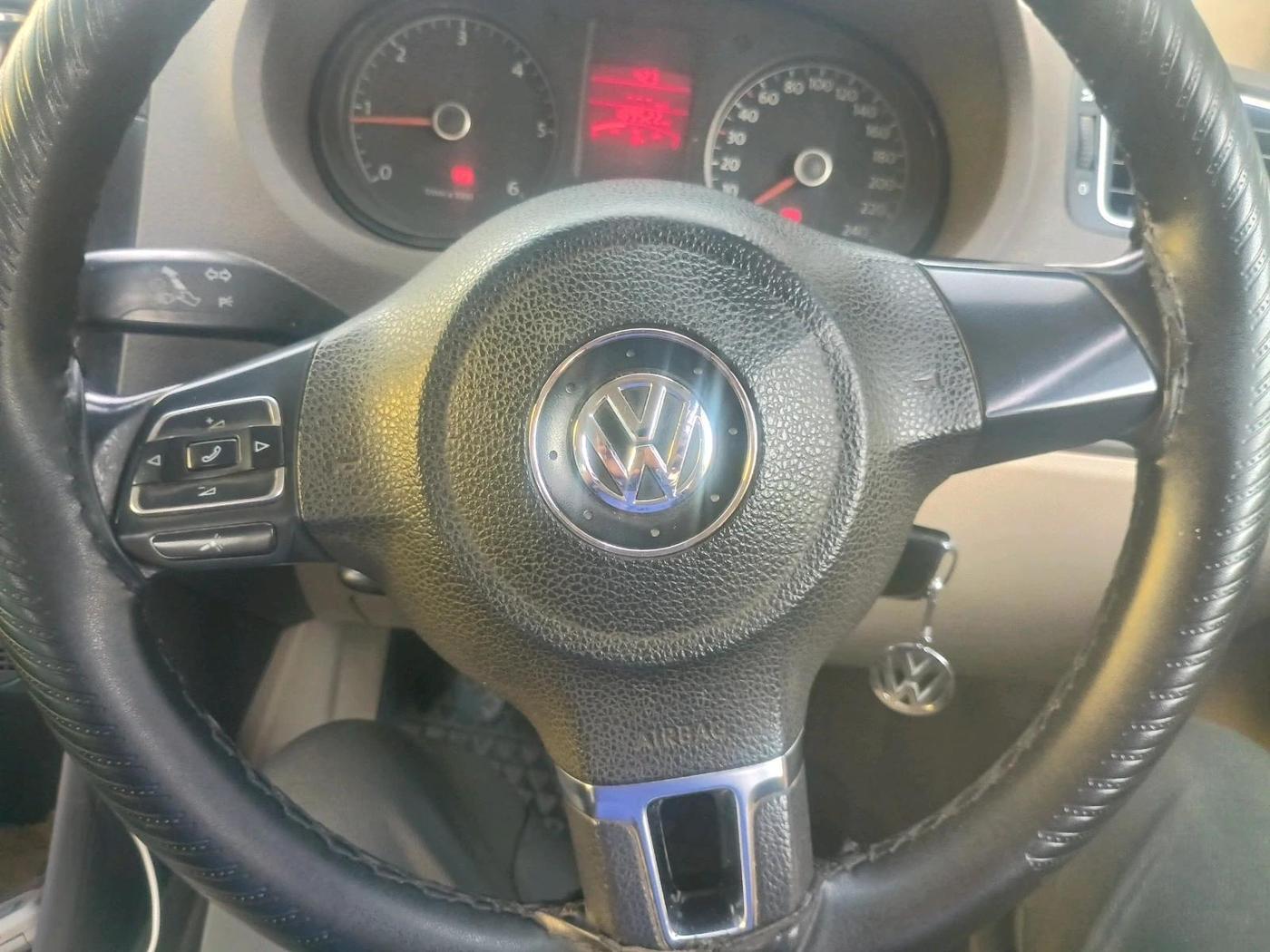 2013 Volkswagen Vento HIGHLINE DIESEL 1.6, Diesel, Manual, 1,09,522 km, interior