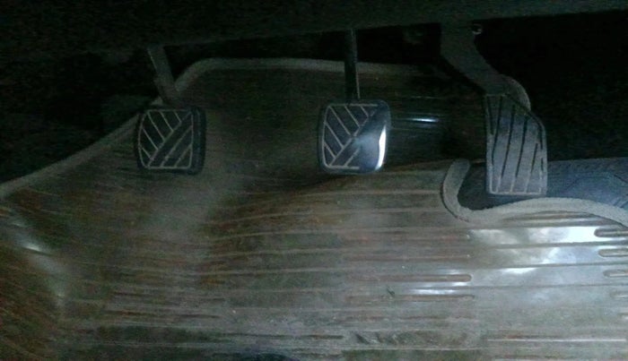 2012 Maruti Swift VXI, CNG, Manual, 1,04,490 km, interior