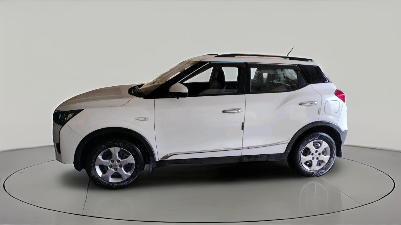 2023 Mahindra XUV300 W6 1.2 PETROL, Petrol, Manual, 13,429 km, exterior