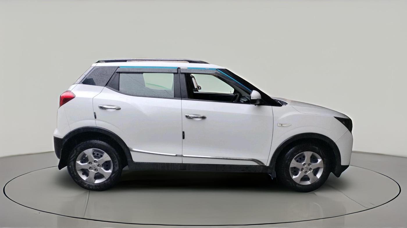 2023 Mahindra XUV300 W6 1.2 PETROL, Petrol, Manual, 13,429 km, exterior