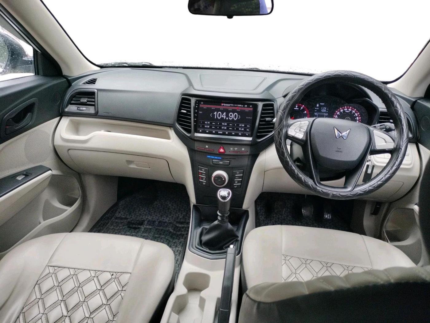 2023 Mahindra XUV300 W6 1.2 PETROL, Petrol, Manual, 13,429 km, interior