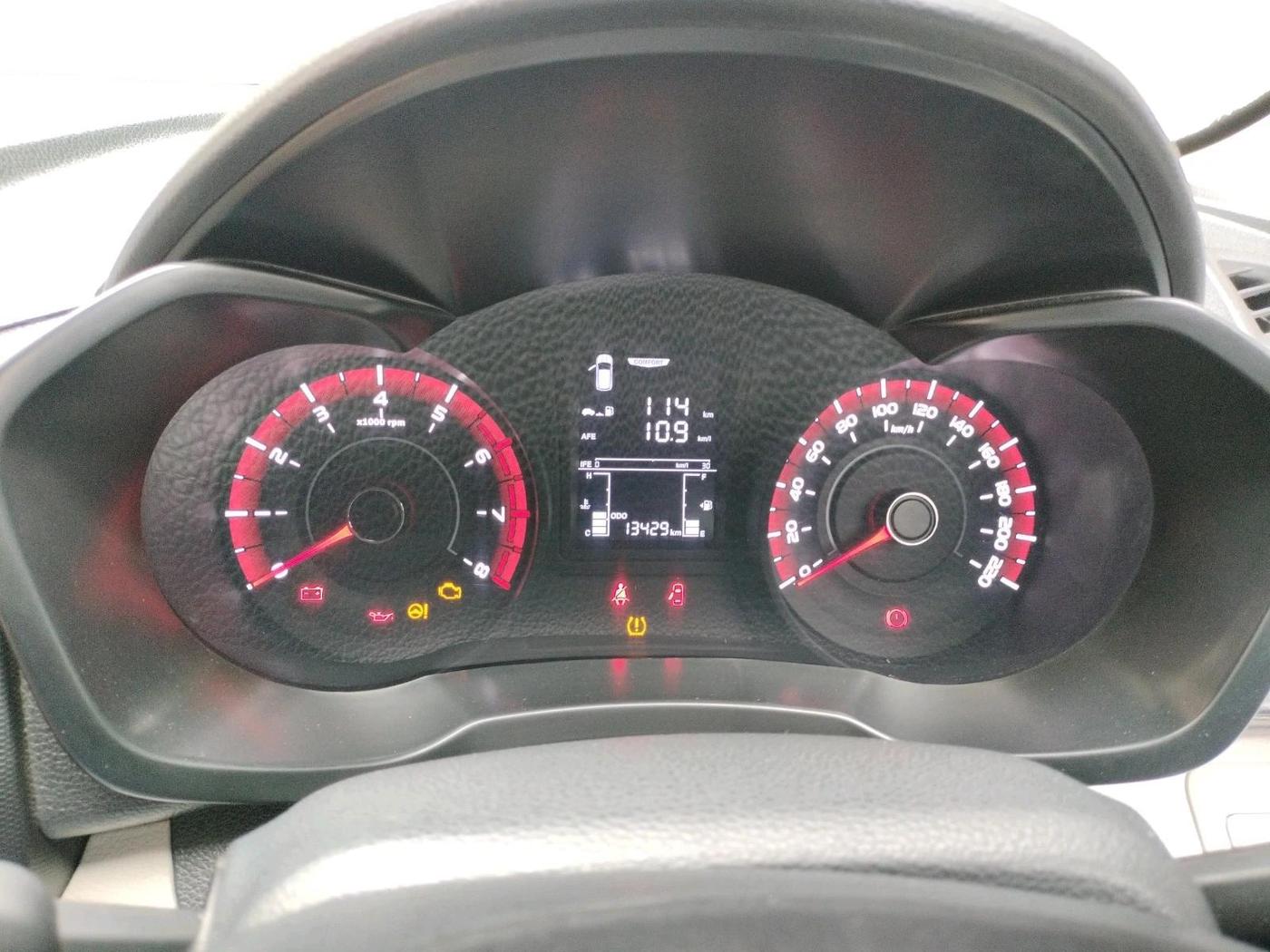 2023 Mahindra XUV300 W6 1.2 PETROL, Petrol, Manual, 13,429 km, interior