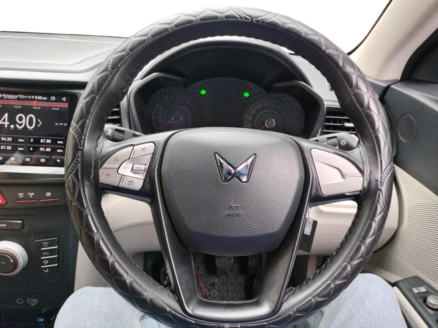 2023 Mahindra XUV300 W6 1.2 PETROL, Petrol, Manual, 13,429 km, interior